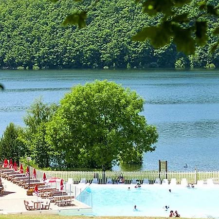אתר קמפינג Domaine Residentiel De Plein Air Les Tours 4*